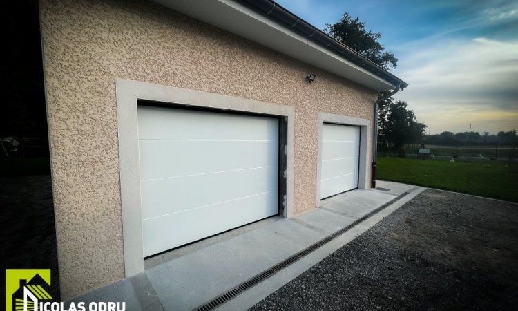 INSTALLATION DE DEUX PORTES SECTIONNELLES SUR CHATONNAY