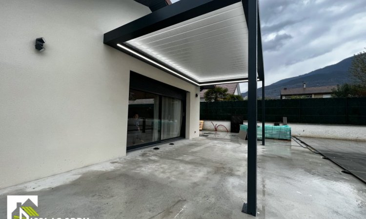 INSTALLATION D'UNE PERGOLA BIOCLIMATIQUE À LA COTE SAINT ANDRE